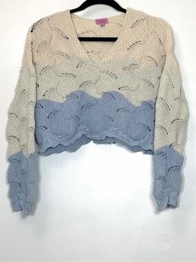 mi ami Cream and Light Blue Cropped V‑Neck Knit Sweater